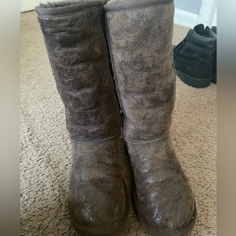 Brown uggs